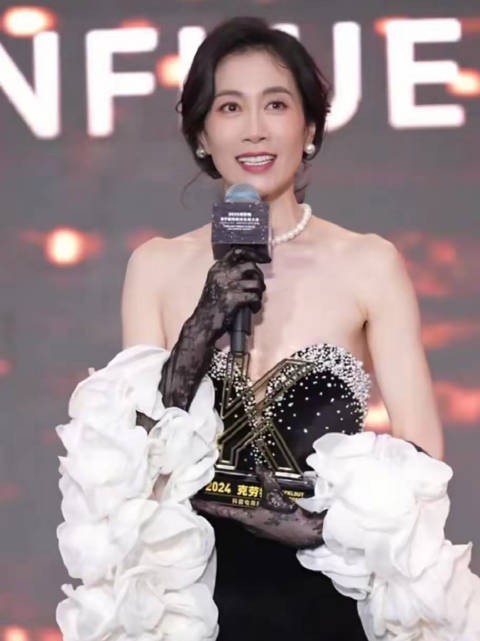 说好不拖后腿,没有参加五公小考,温峥嵘却在剧组直播