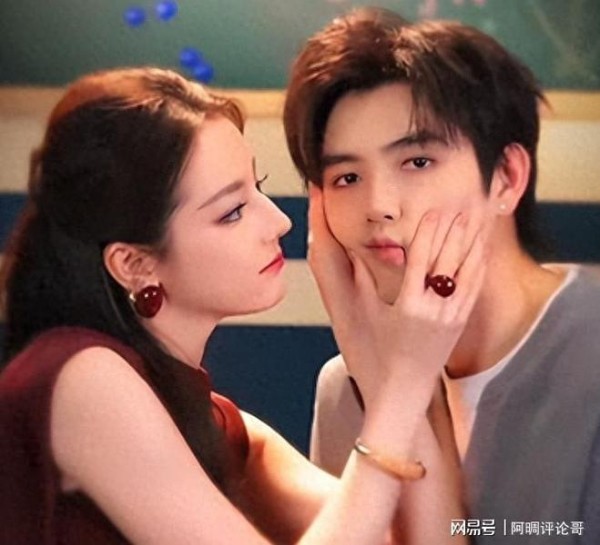 陈飞宇与热巴恋情曝光仅1天，现身显心事，隐婚传闻早有回应