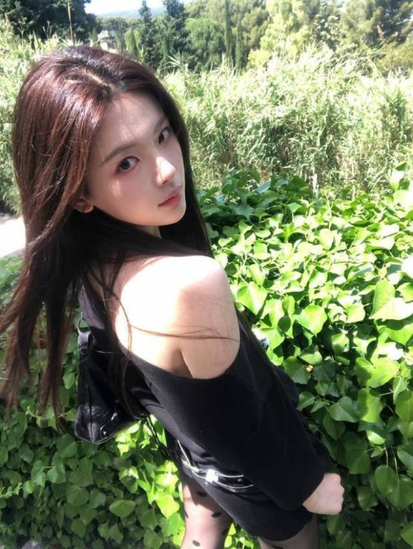 杨超越颜值优越。
