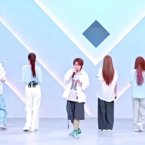 王濛浪姐舞台蜕变,唱跳rap全面进步