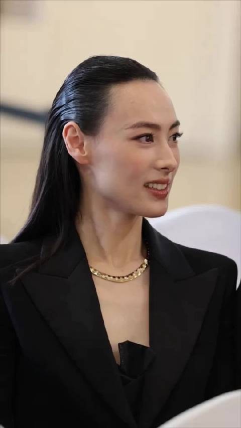 梁洛施马浴柯酷飒同框,佟丽娅提醒黄晓明认真写论文