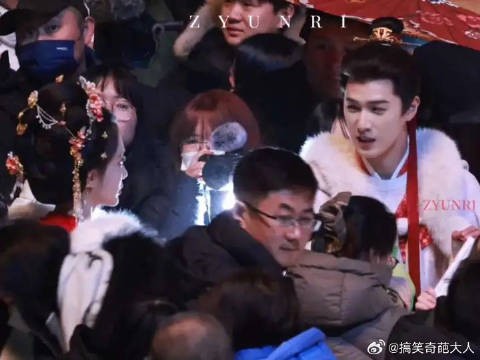 小林你继续偷瞄吧