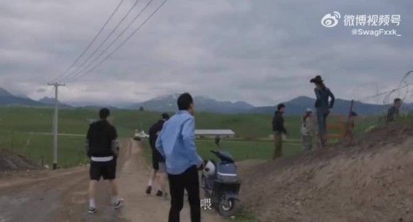 名场面!马思唯和小米重现周星驰和张柏芝的经典电影! “我养你啊”