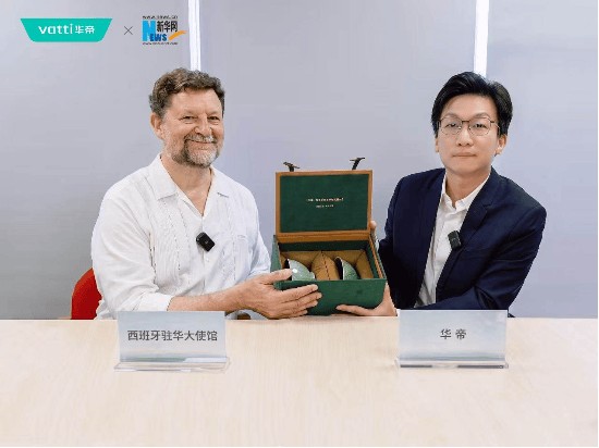 继产品出海后，华帝向西班牙赠“非遗青瓷”，迈向文化出海
