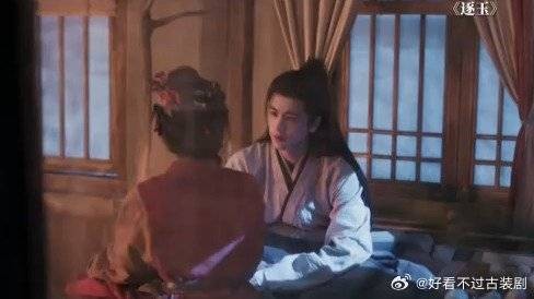 长玉自己明明害怕到发抖,却还在努力地安慰着谢征