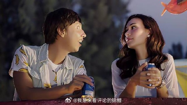 夫人和小伙谈心,两人互诉衷肠,气氛逐渐升温!