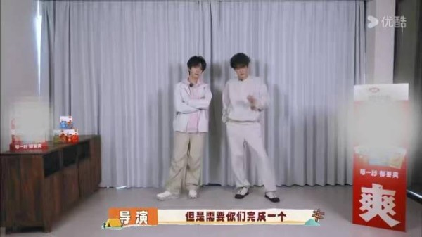 宋亚轩贺峻霖默契互动连吃带拿