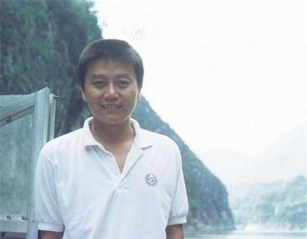 王朔评中国作家:没几个及格的,贾平凹的《废都》是扒厕所