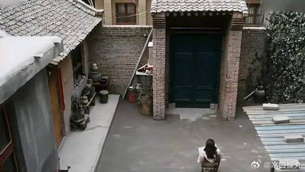 菊带着张嘉译抓奸,不料一开门愣了,竟是来找张嘉译的!