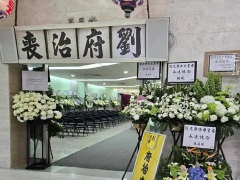 77岁香港女富婆告别仪式！春节儿媳陈慧琳和两个孙子拜年时 还有精神满满