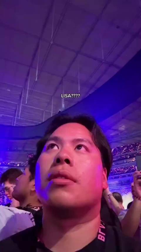 怪不得演唱会都要抢前排,Lisa好大方什么都给观众看
