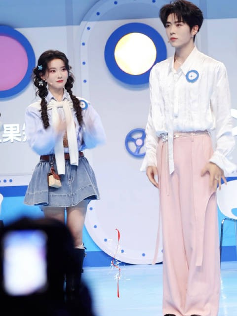 三哥三嫂又合体了 好美萌的秋奈和好帅气的卡子哥