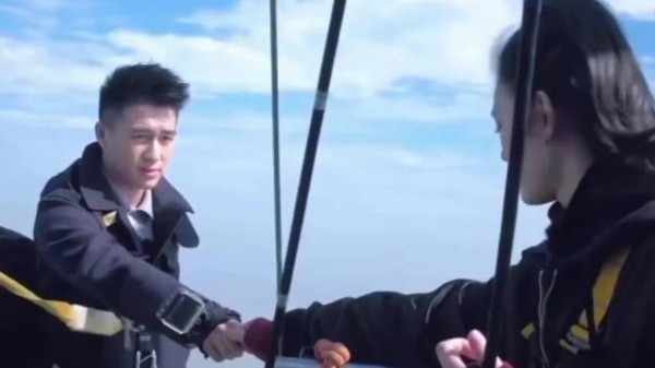维密一摔全网骂,谁能想到她收获了赌王家族独一份的爱