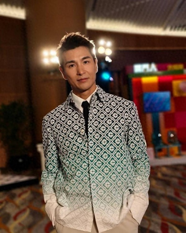 TVB视帝终有台庆剧播出,演富二代圆梦超跑,与视后隔15年再合作