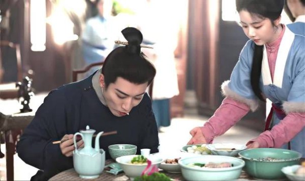 演了这么多作品,刘学义终于有一次家庭和睦父母双全的人生角色了…