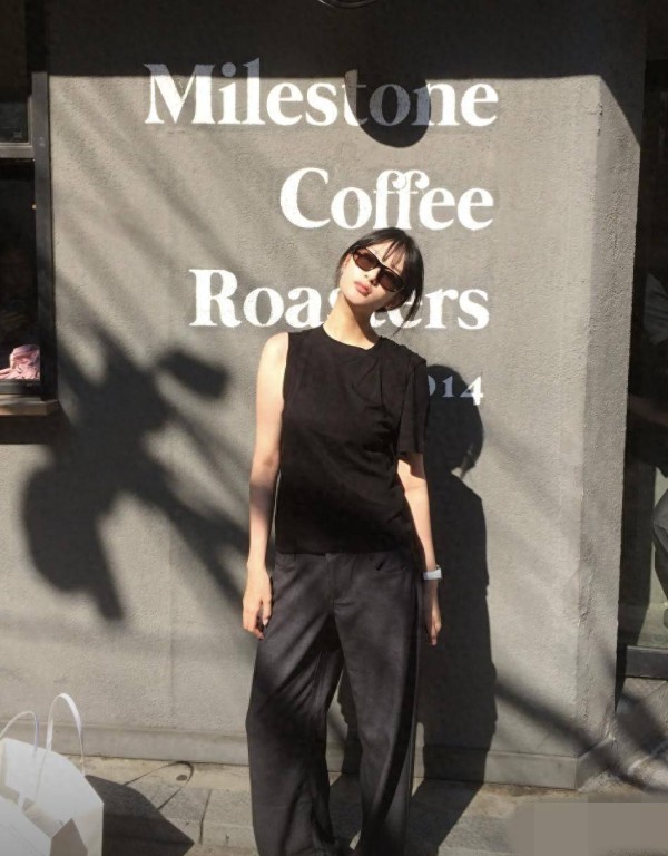 香港知名男星17岁女儿近照曝光,气质出众,已赴加拿大读高中