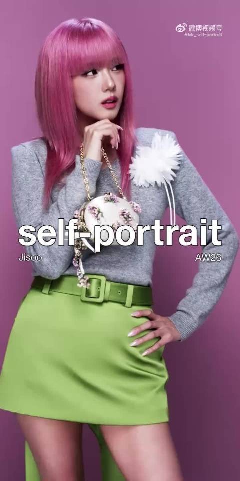 JISOOself-portrait 粉发女郎