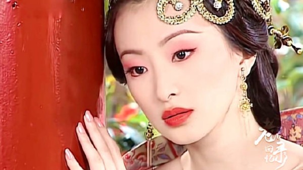 年轻的时候,谁不是“容色倾城”这句话在这里具象化了