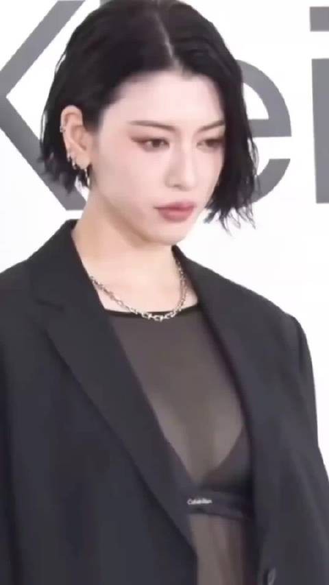 三吉彩花身材皮肤长相顶级,展现成熟魅力