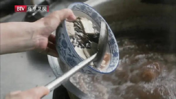 顺子和窦老师下馆子解馋,美美地唠起了他的小梦想