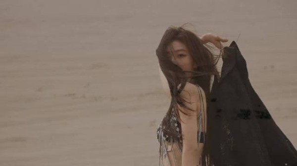 沙漠美人孙千,随便截一帧都能直接当壁纸