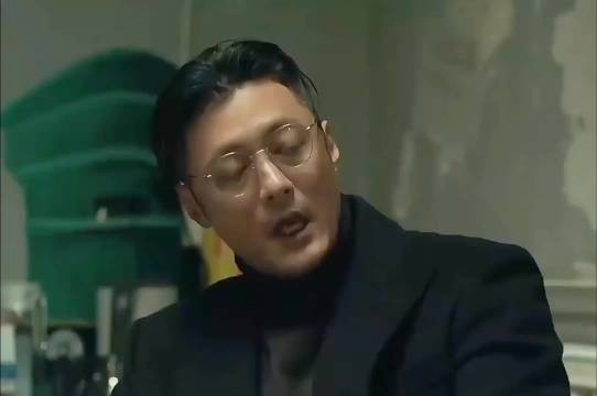 冬城猎凶：老刑警被劫匪一枪爆头，策划者竟全程观望.