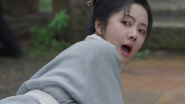 谭松韵演出被挟持的生理性恐惧