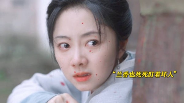 第一次见因为害怕腿软爬着走的女主，这才是正常反应吧！ 谭松韵｜兰香如故
