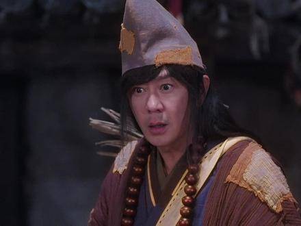 螳螂扑向蝉,黄雀悄然潜伏于后