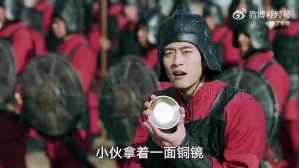 小伙拿着一面铜镜引起公公的注意，成功的拆穿了一件惊天大阴谋！