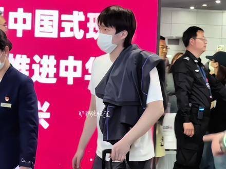 迎面而来的,是今年埃文斯杯桂冠得主——王楚钦