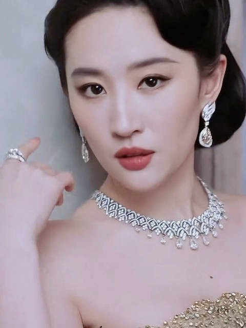 宝格丽的代言人们…星光熠熠 明星 金智媛 #安妮海瑟薇