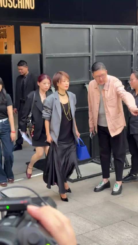 马伊琍短发很有气质!真的罗子君本君,眼神很坚韧!自然大气的美!