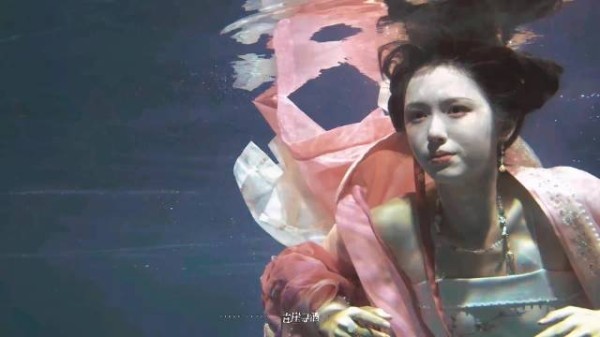 怎么能有人在水下还能美成这样!转这个也子美成啥了