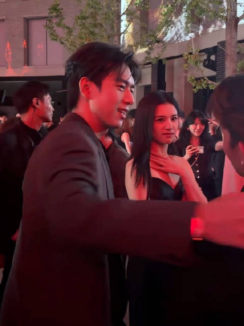 李现卡地亚晚宴太帅了,梦回韩商言,记录一些李现social,超绝松弛感!…
