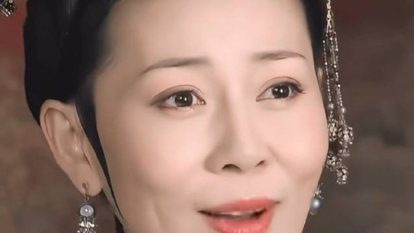 在齐妃这里完美诠释了“只要一直坚持做自己，就算是皇帝也得迁就你”
