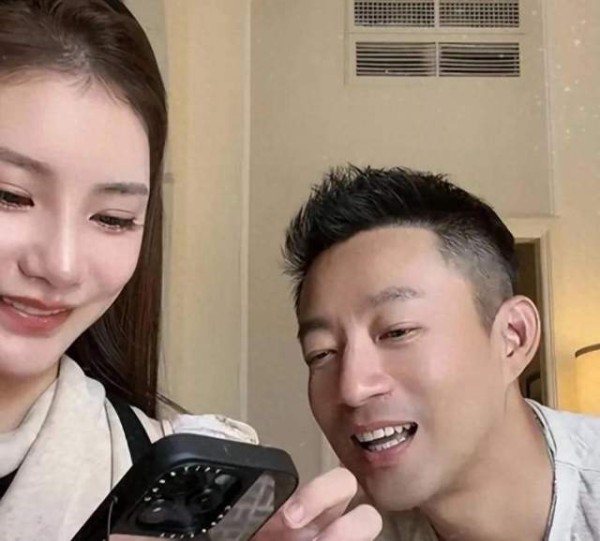 马筱梅妈妈尽力托举女儿,下厨帮招待客人,厨艺精湛汪小菲真幸福