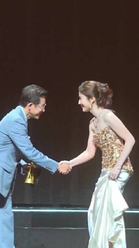 卢昱晓低调踏实演技细腻,温润气质守住本心