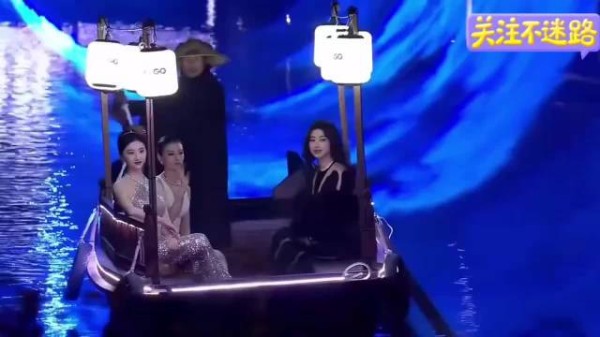朱珠很美，但景甜才是人间富贵花