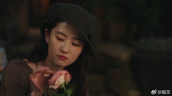 阿遥处理鲜花,要给阿爷扫墓,红豆想起去世的姥姥伤感了