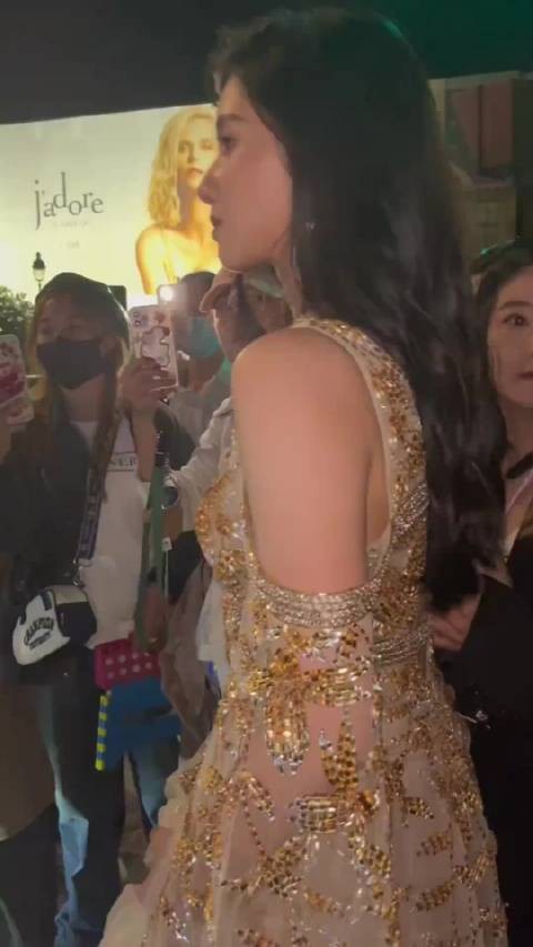 期待张婧仪伦敦时装周，满脑子都是大美女为国争光的样子