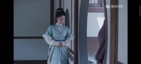 九皋女装竟然有点温婉的感觉,妆面化得不错