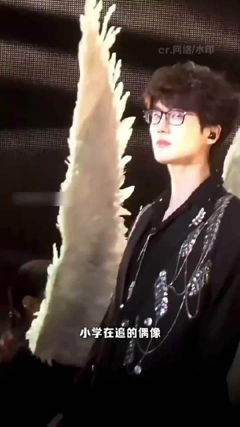 近日,一则关于许嵩和冯禧结婚的爆料在网络上迅速传开…