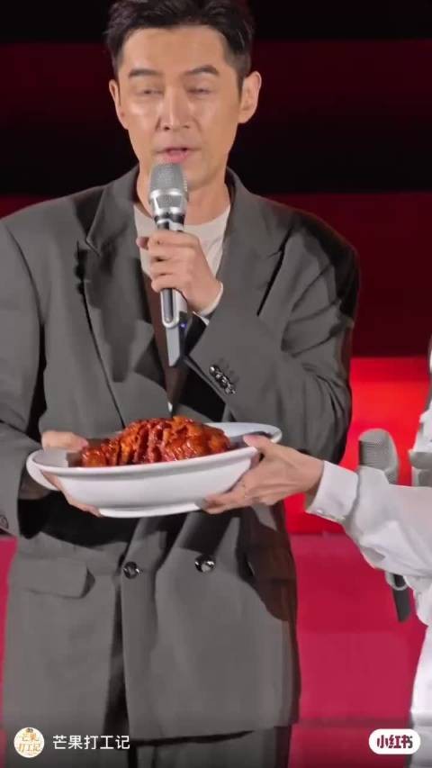 这么多年一点没变还是这么帅啊 ，期待新综艺！胡歌美食综艺