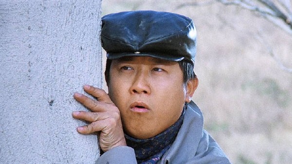 男人为了躲债从天台上跳了下去