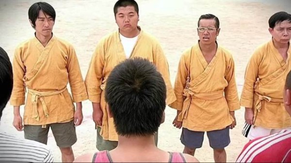 大赛开幕,万众瞩目,草根队伍登场,全场观众并不看好这群无名之辈