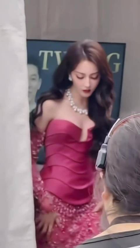 这才应该是女明星啊….. cr.05051224
