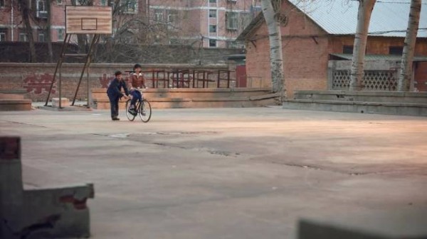 牛大力和姚玉玲一起骑自行车,大力发力了 白敬亭|金晨 |南来北往