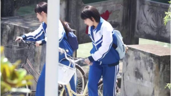 倪妮《简单的人生》校服造型简直了！