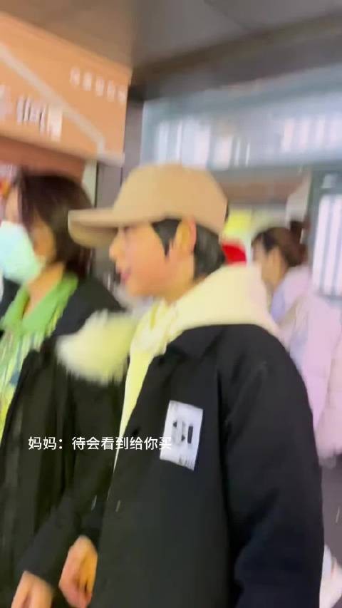 我一直都以为肘宝是看到水果后水果瘾犯了才想让妈妈买的 直到看到这个视频…